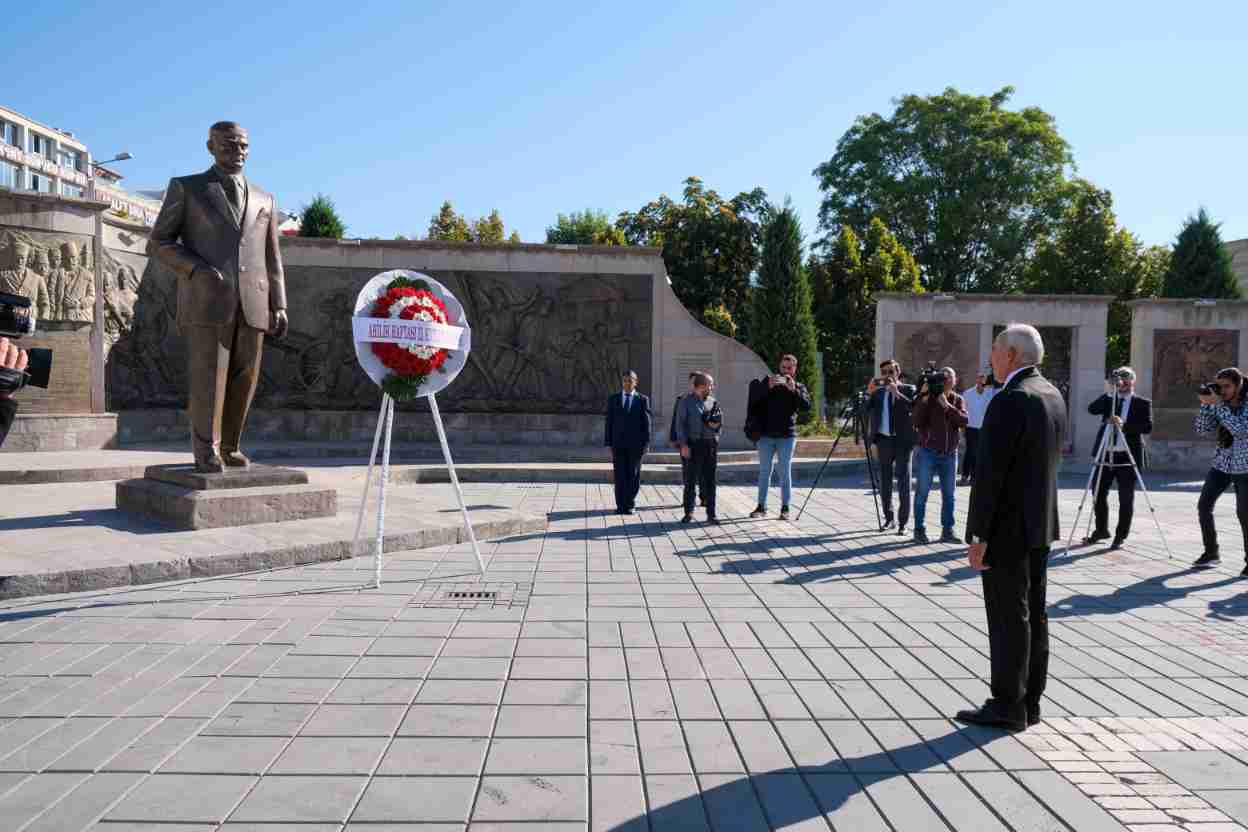 imgi_7_ahilik-haftasY-cumhuriyet-meydanY-celenk-sunma-toreni_3