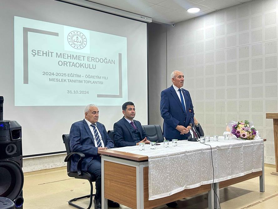 İlk Meslek Tanıtım Toplantısı Şehit Mehmet Erdoğan Ortaokulu’nda yapıldı