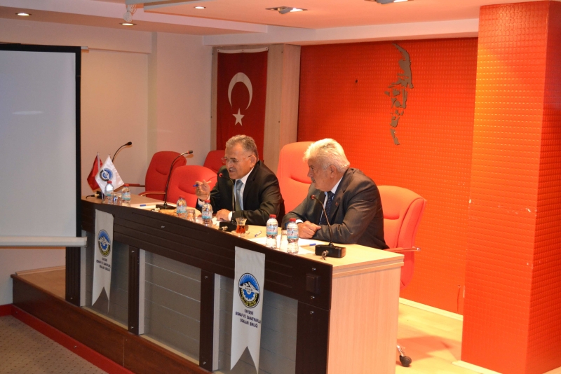 MELIKGAZI BELEDIYE BAŞKANI MEMDUH BÜYÜKKILIÇ ESNAF ODA BAŞKANLARI İLE BIR ARAYA GELDI